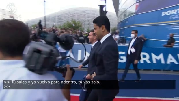 Lionel Messi meets Paris Saint-Germain's fans outside the Parc des Princes
